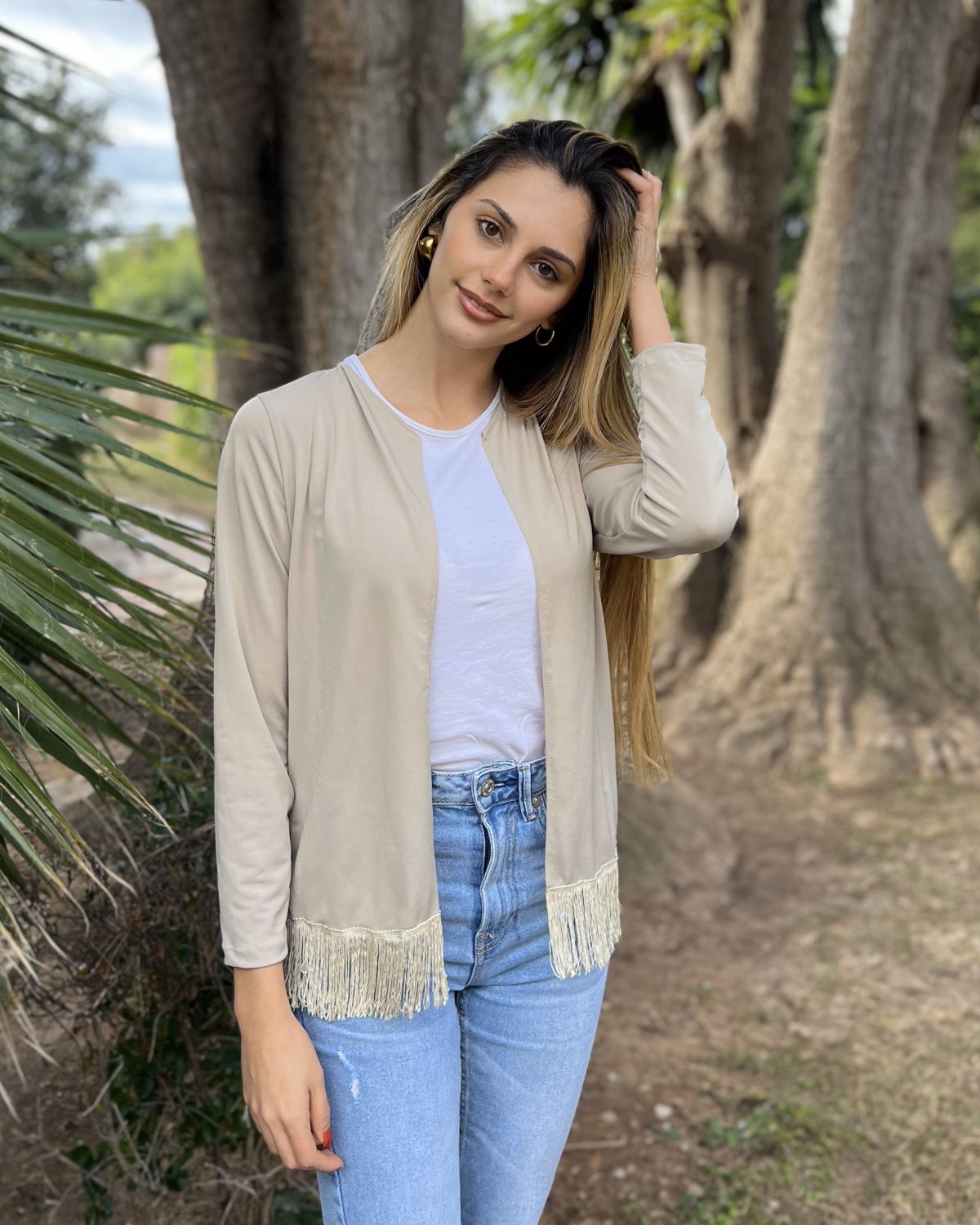 Foldable beige fringe jacket