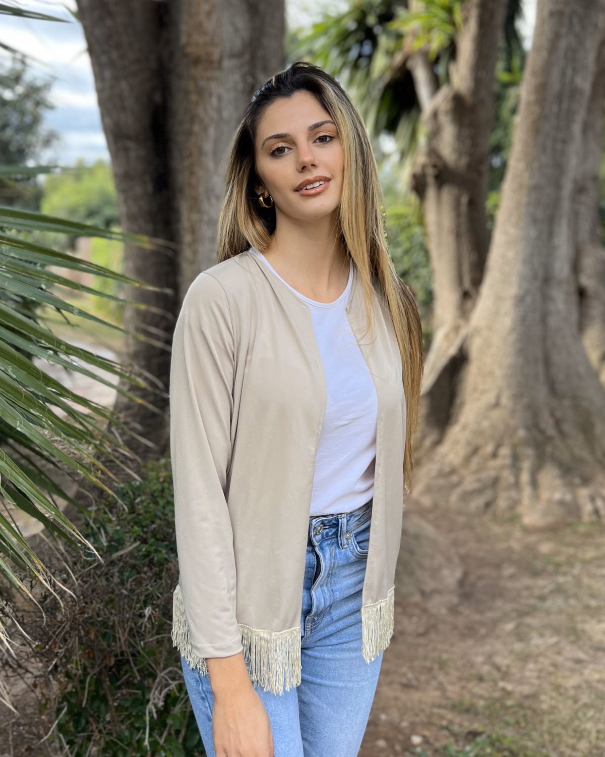 Foldable beige fringe jacket