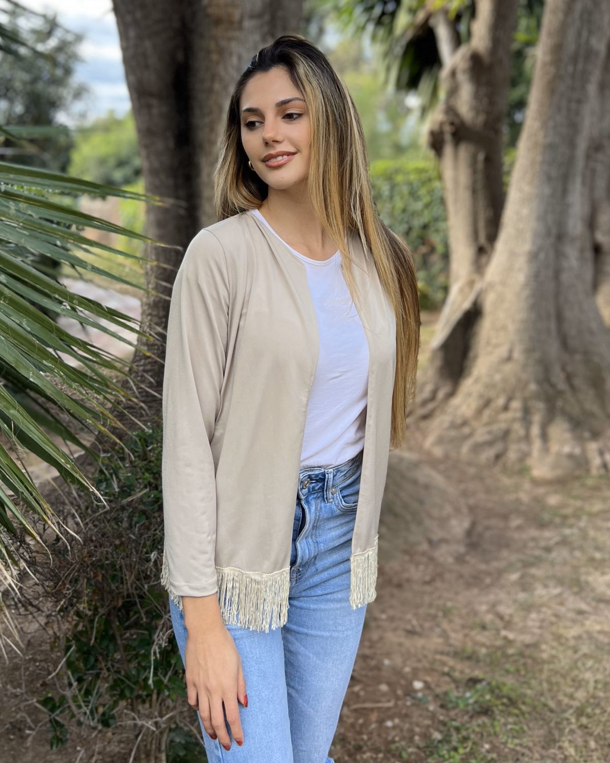 Foldable beige fringe jacket