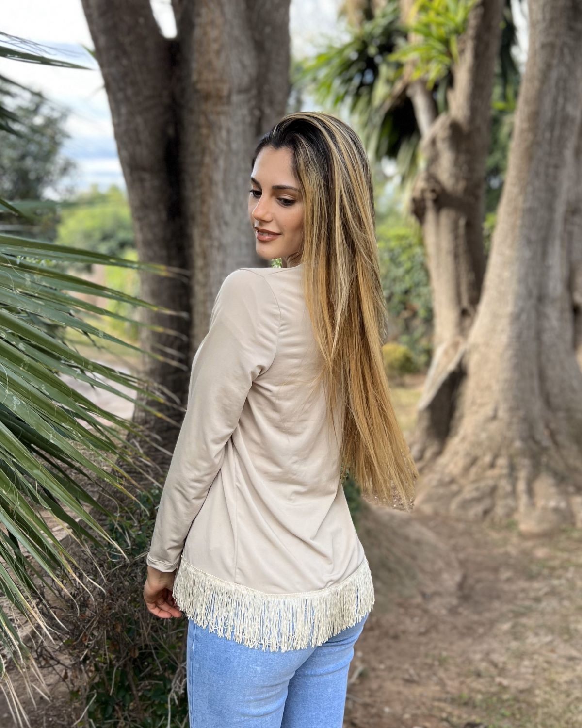 Foldable beige fringe jacket