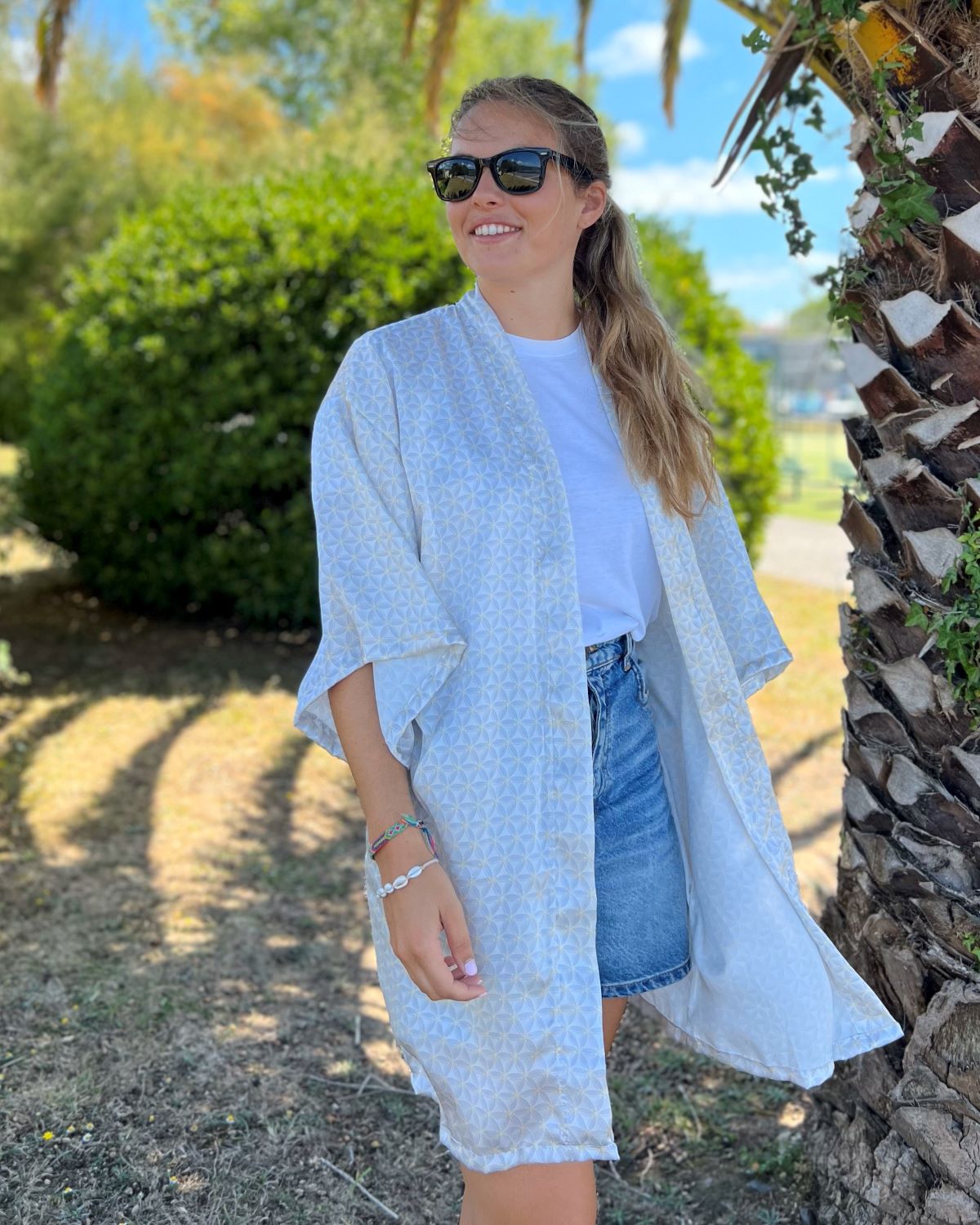 Foldable Gray Floral Kimono
