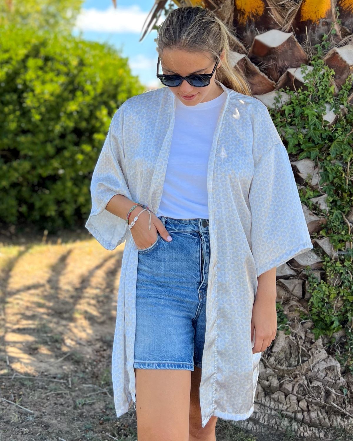 Foldable Gray Floral Kimono