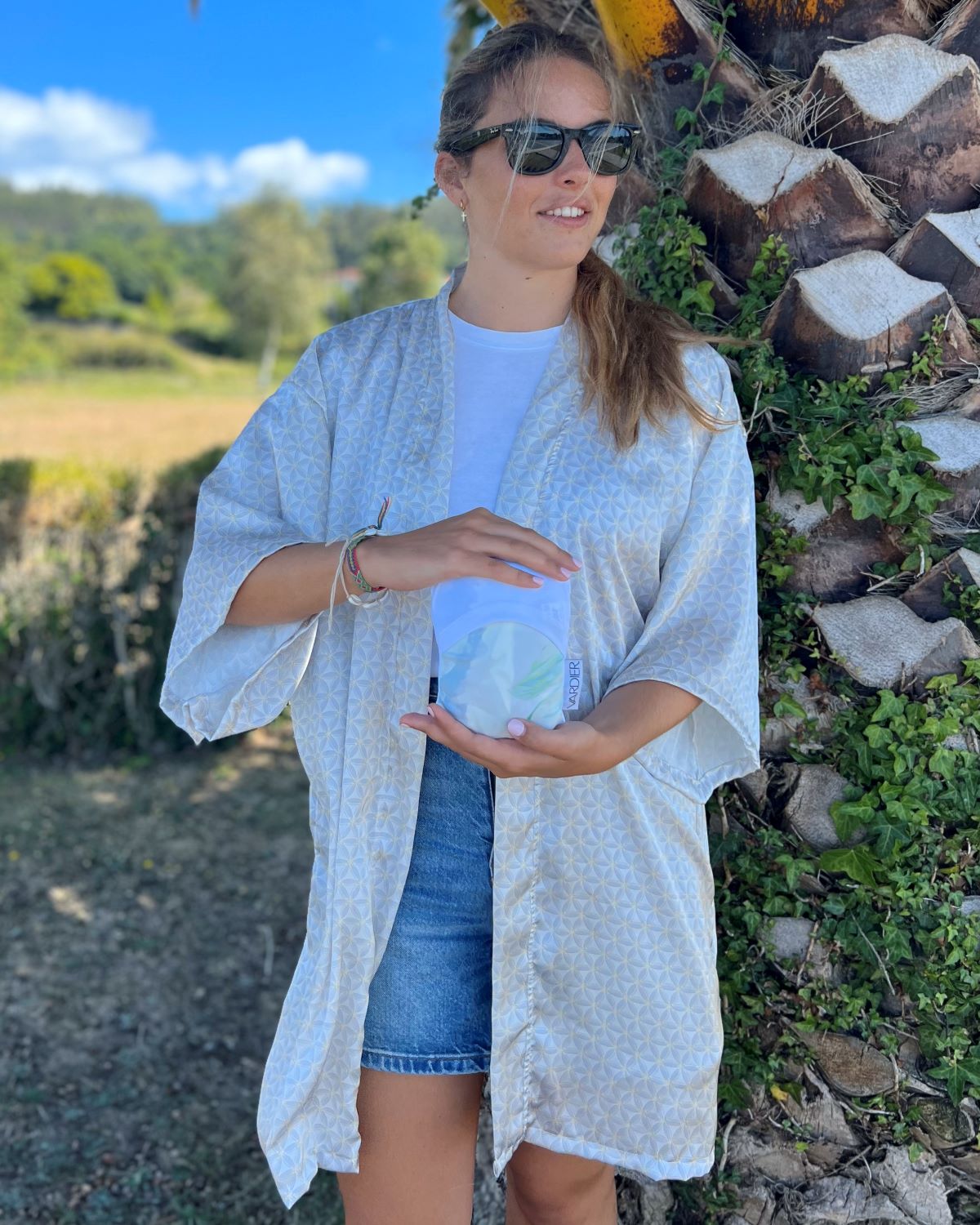 Foldable Gray Floral Kimono