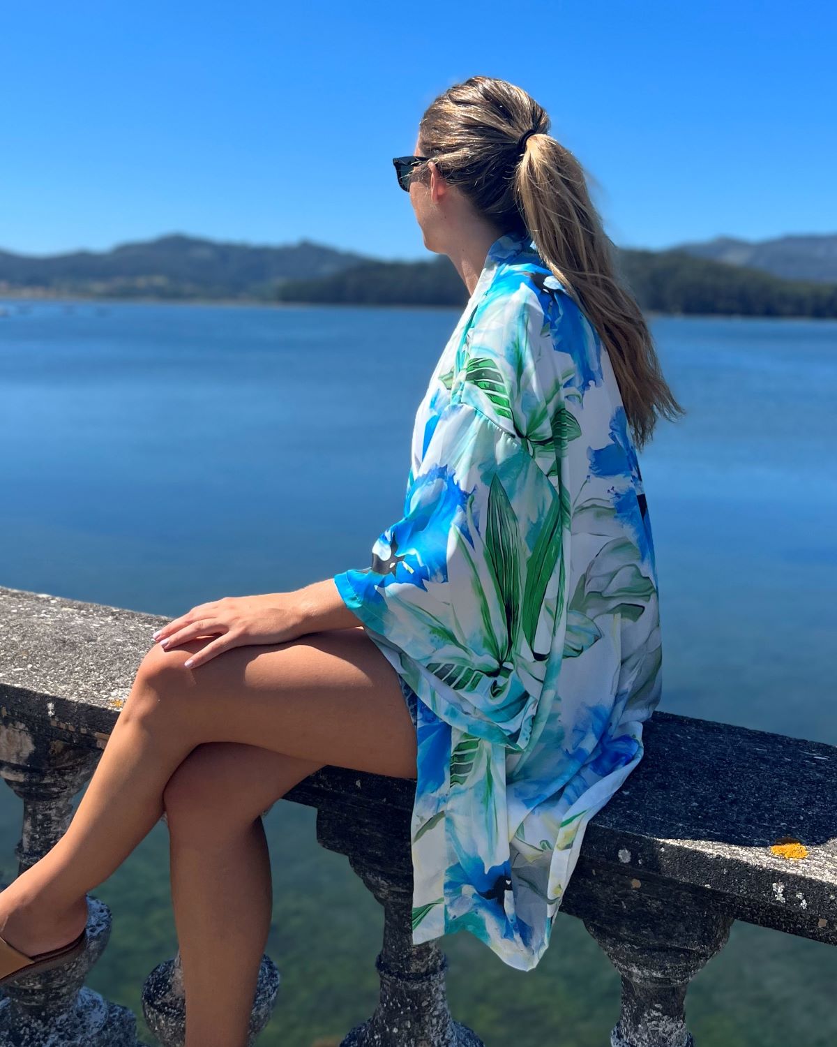 Foldable Gray Floral Kimono