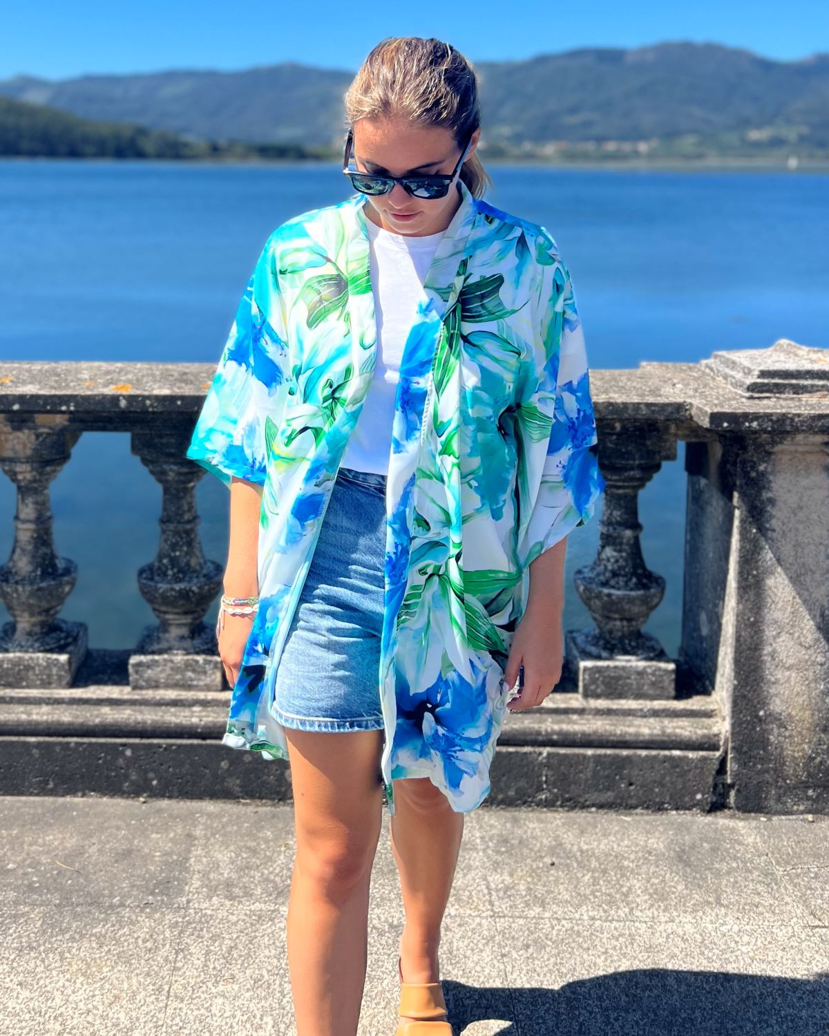 Foldable Gray Floral Kimono