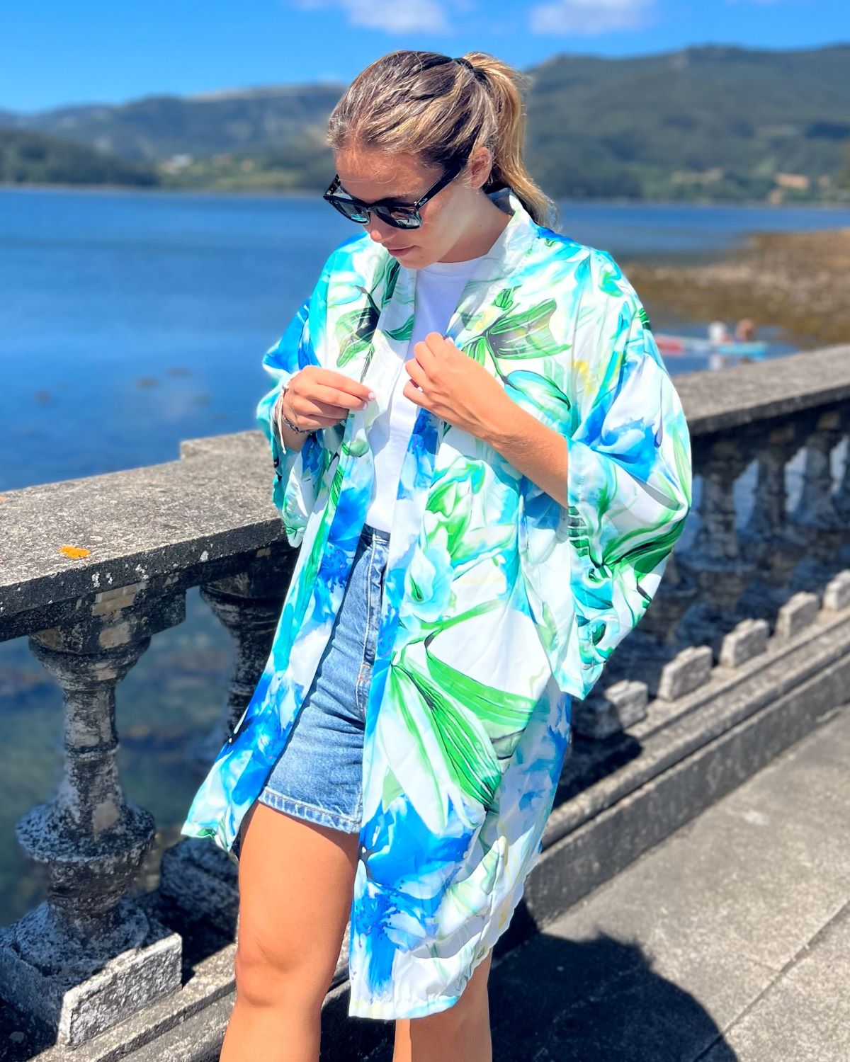 Foldable Gray Floral Kimono