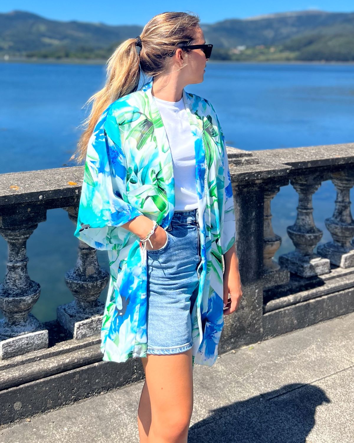 Foldable Gray Floral Kimono