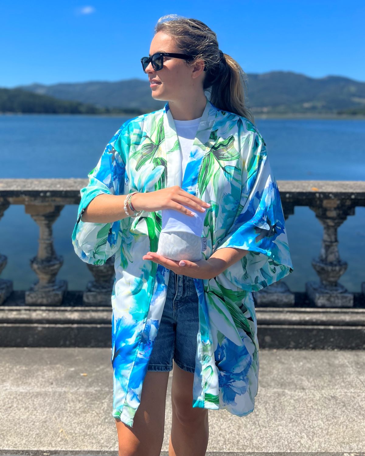 Foldable Gray Floral Kimono
