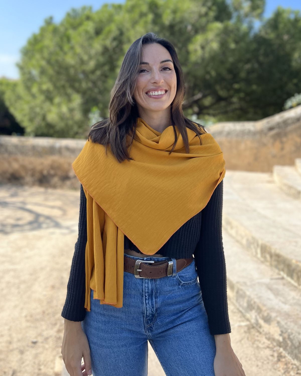 Foldable mustard scarf