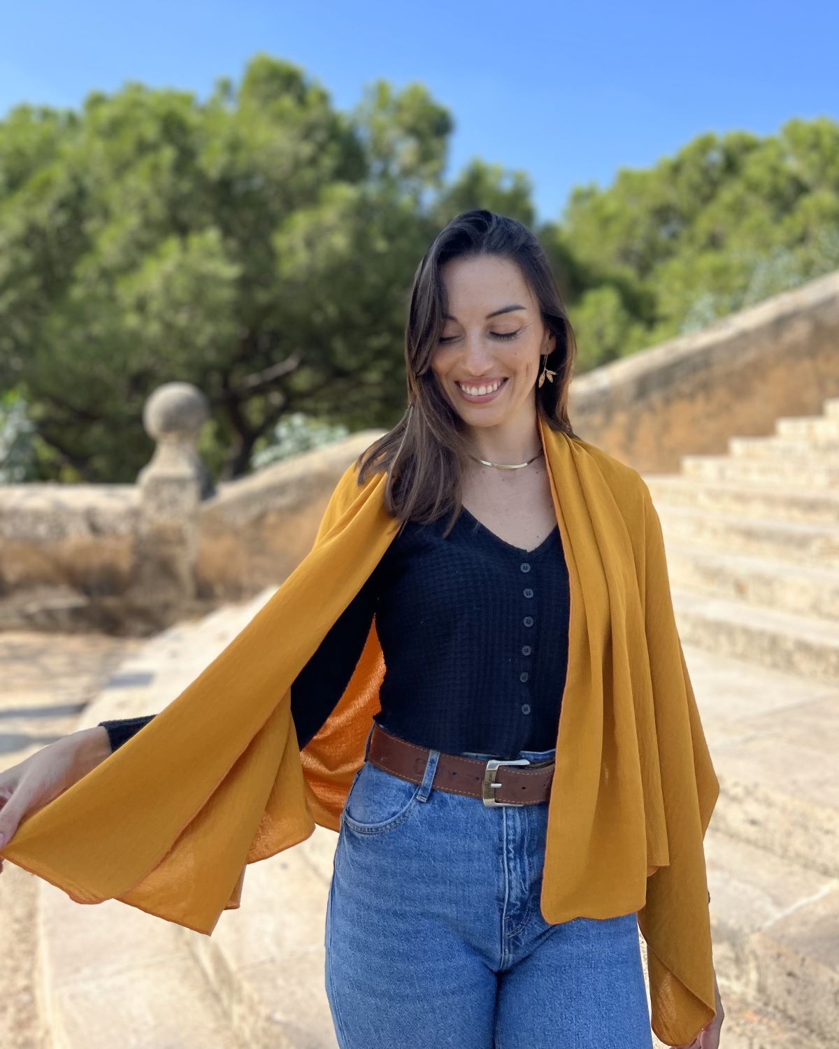 Foldable mustard scarf