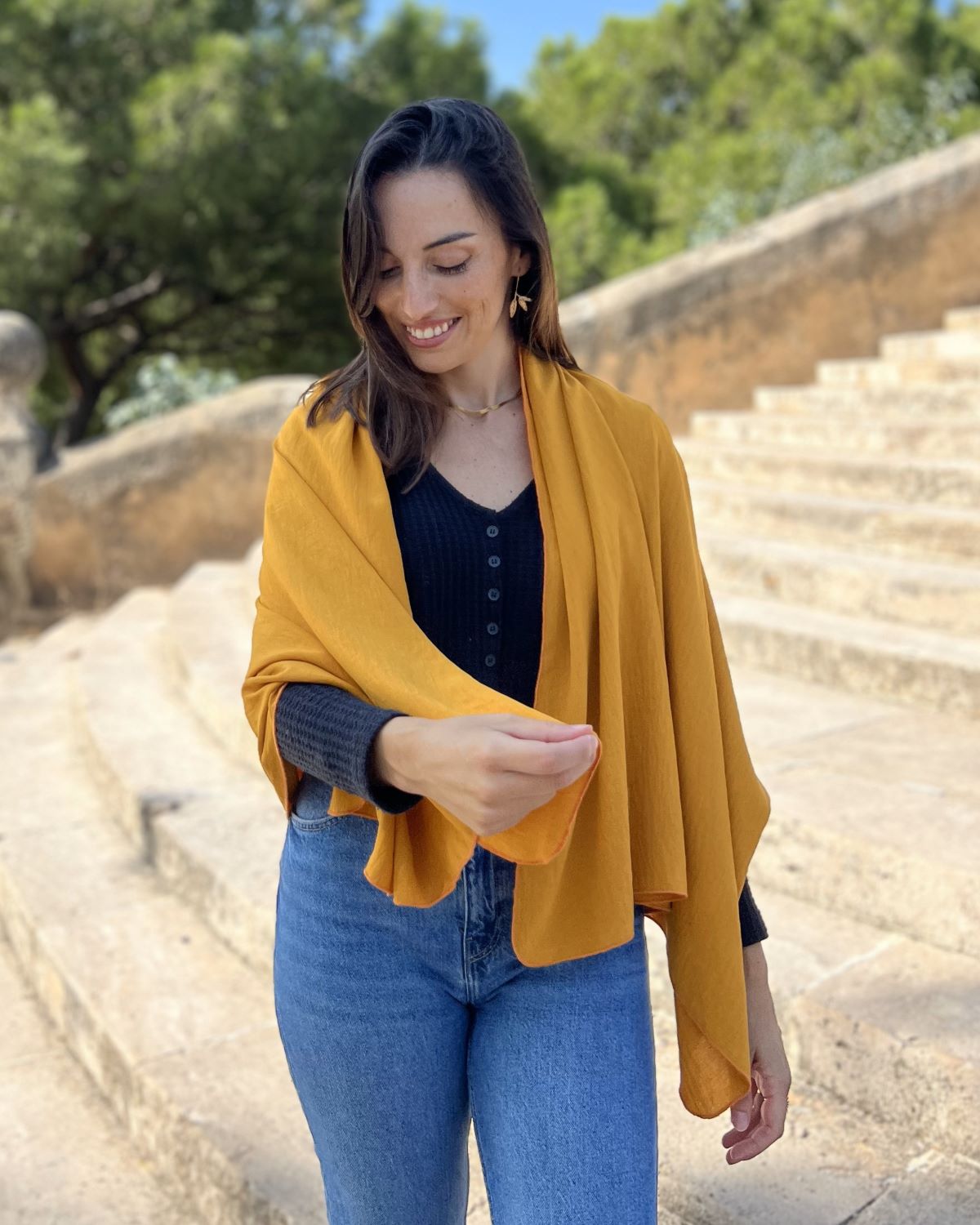 Foldable mustard scarf