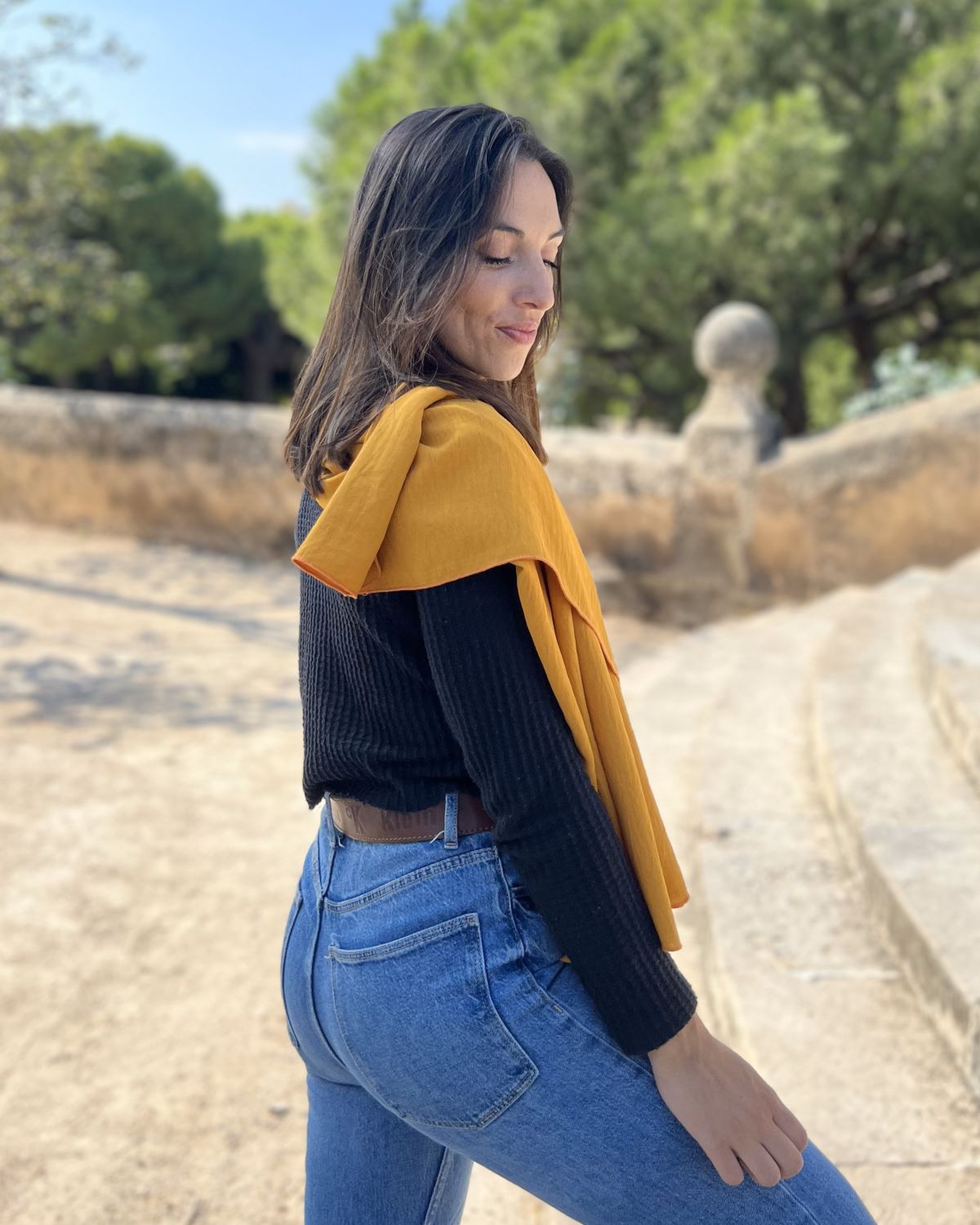 Foldable mustard scarf