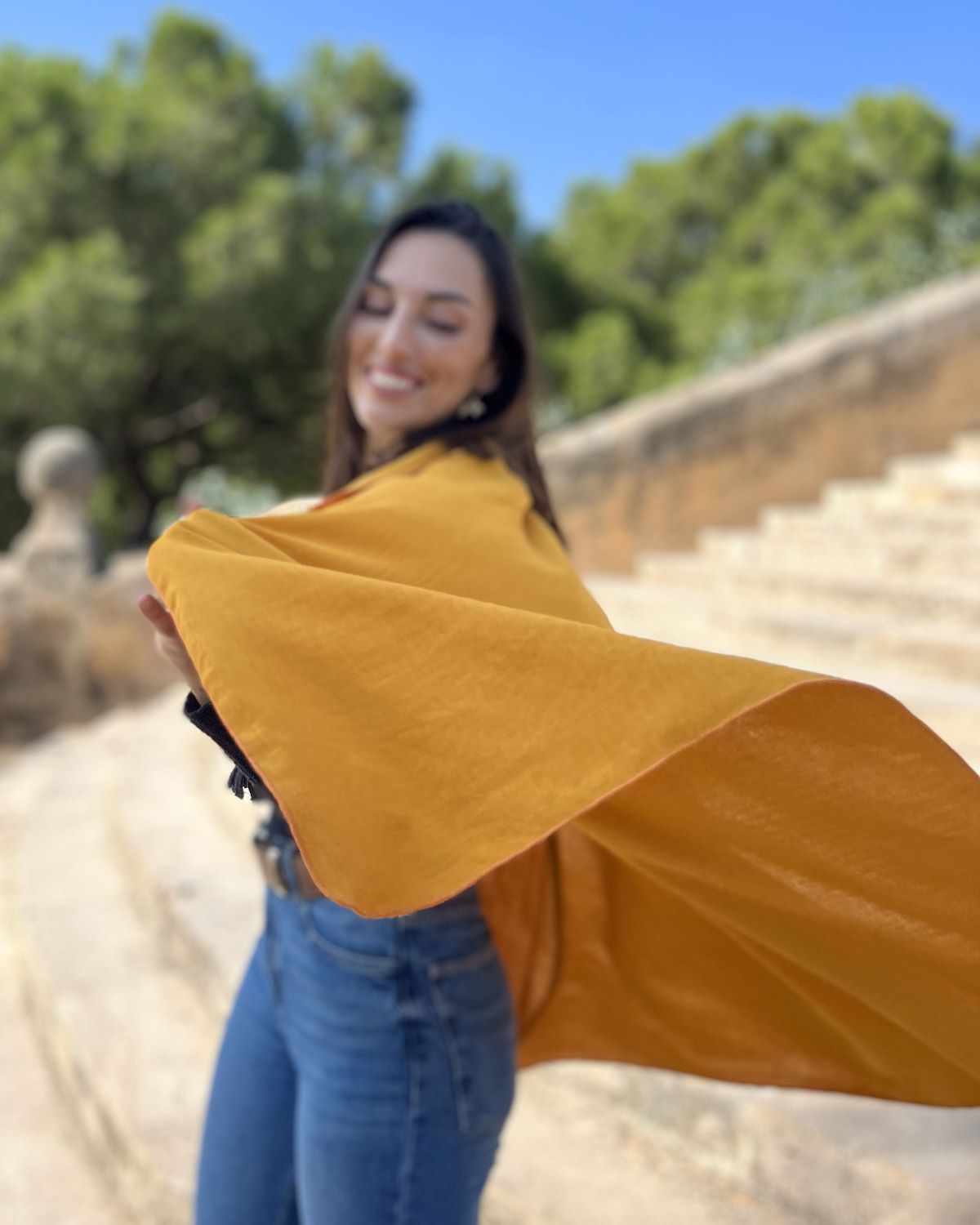 Foldable mustard scarf
