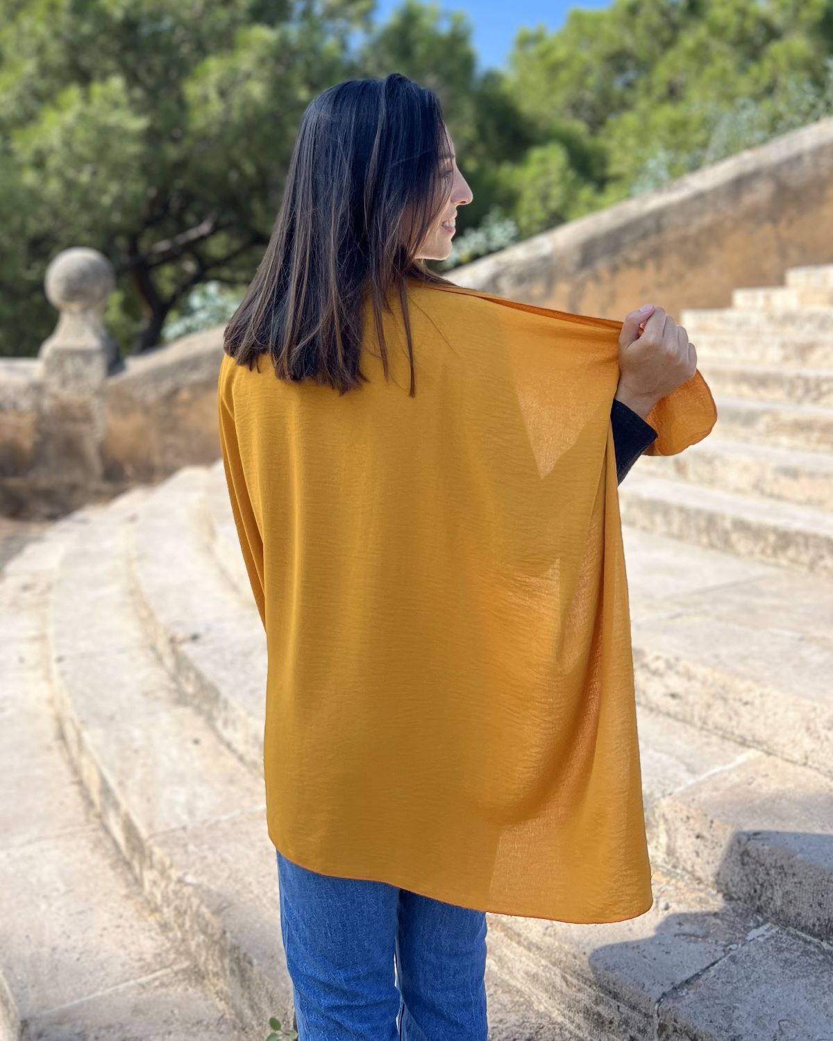 Foldable mustard scarf