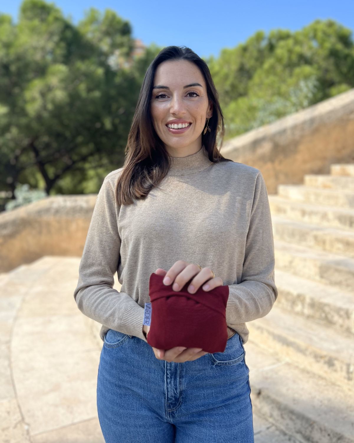 Foldable wine scarf