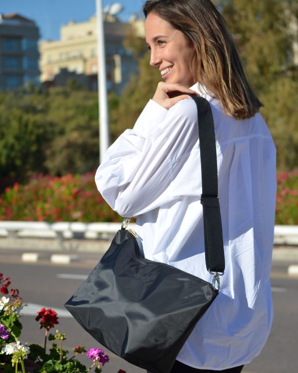 Foldable black bag without strap