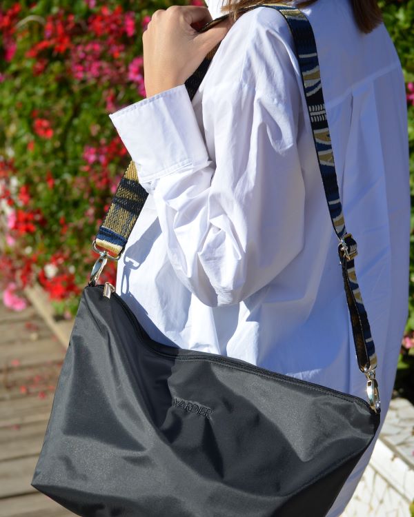 Foldable black bag without strap
