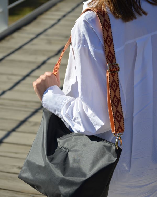 Foldable black bag without strap