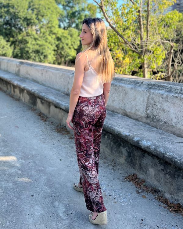 Foldable raspberry print trousers