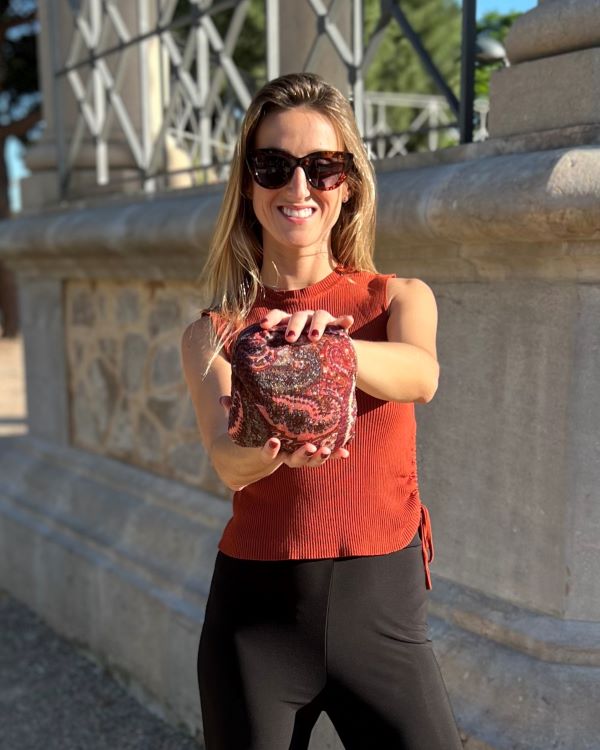 Foldable raspberry print trousers