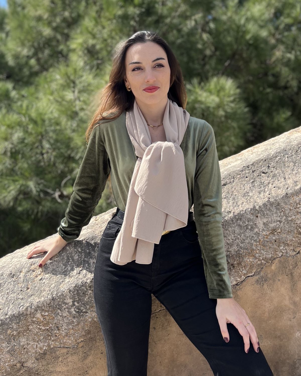 Foldable beige scarf