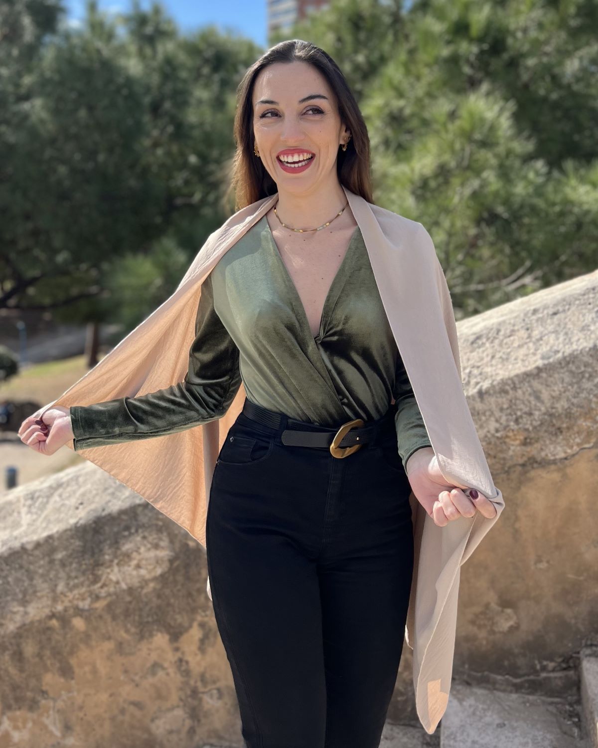 Foldable beige scarf