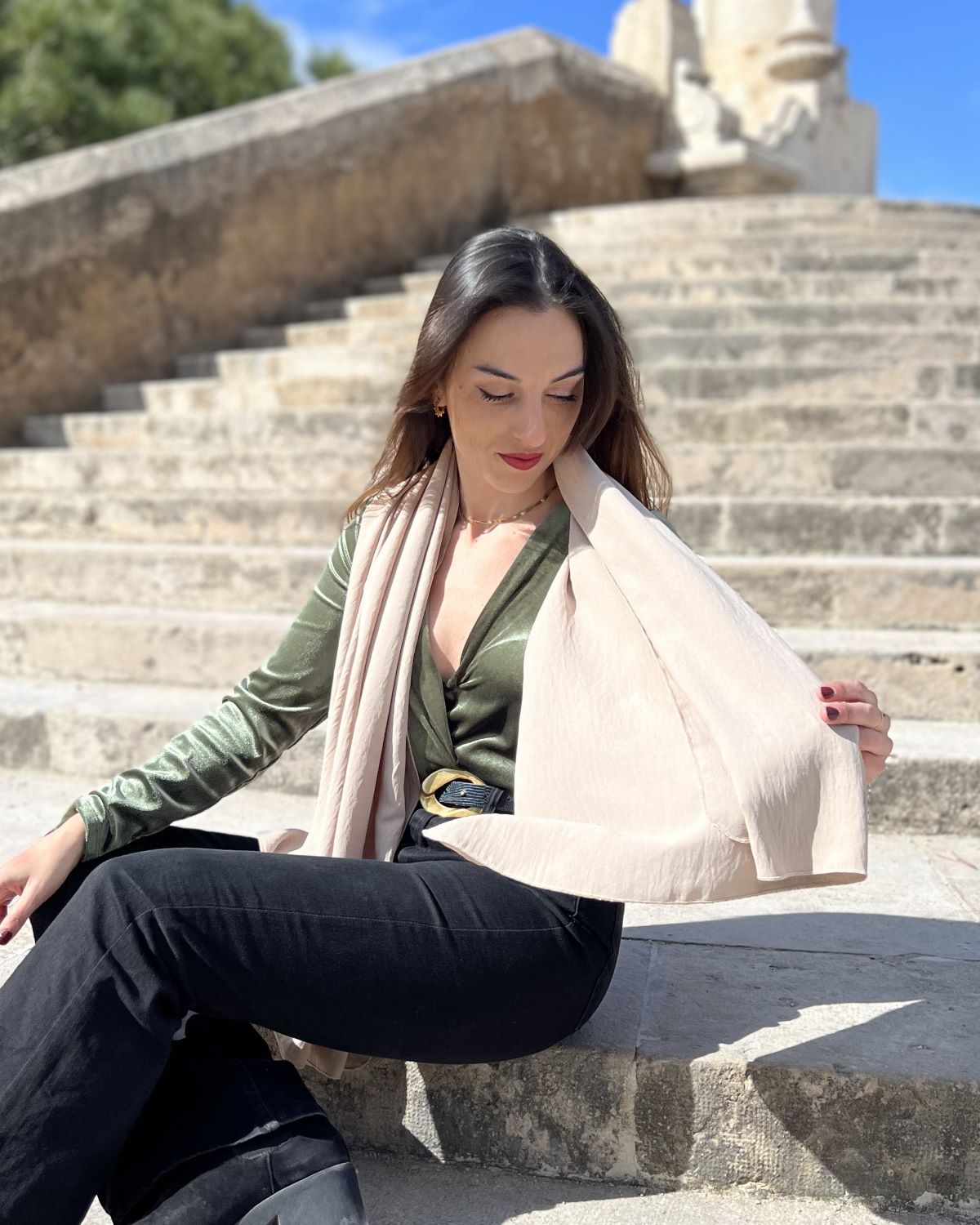 Foldable beige scarf