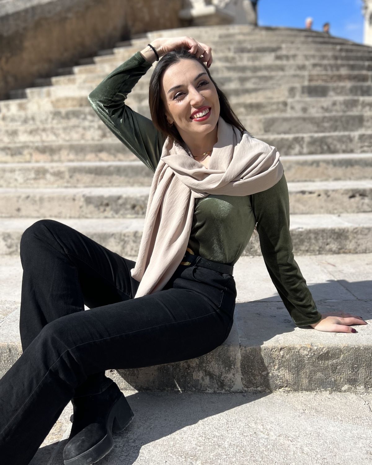 Foldable beige scarf