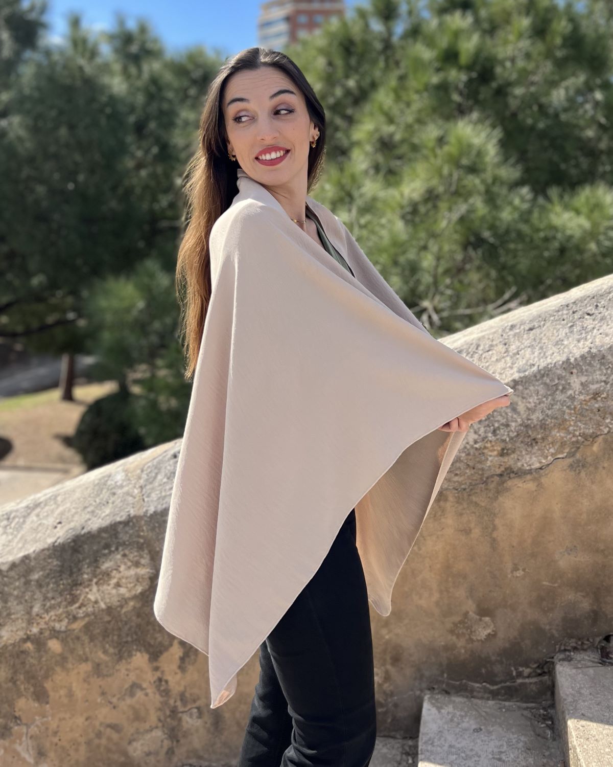 Foldable beige scarf