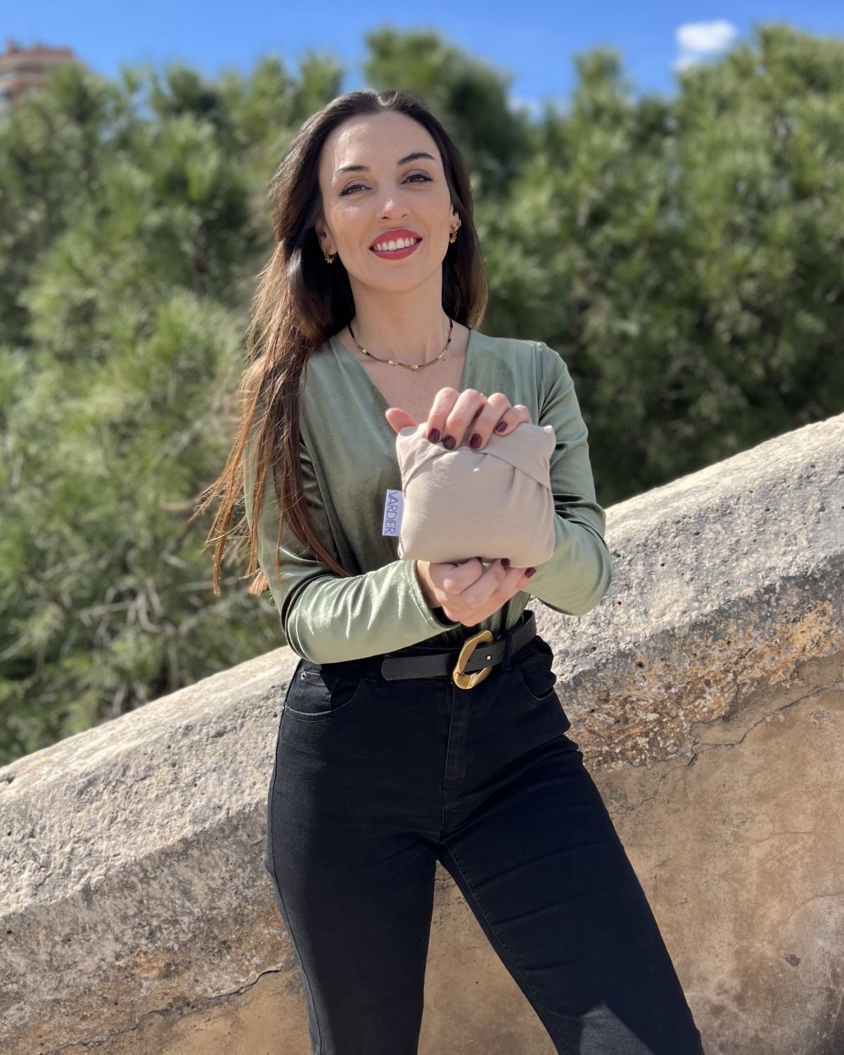 Foldable beige scarf