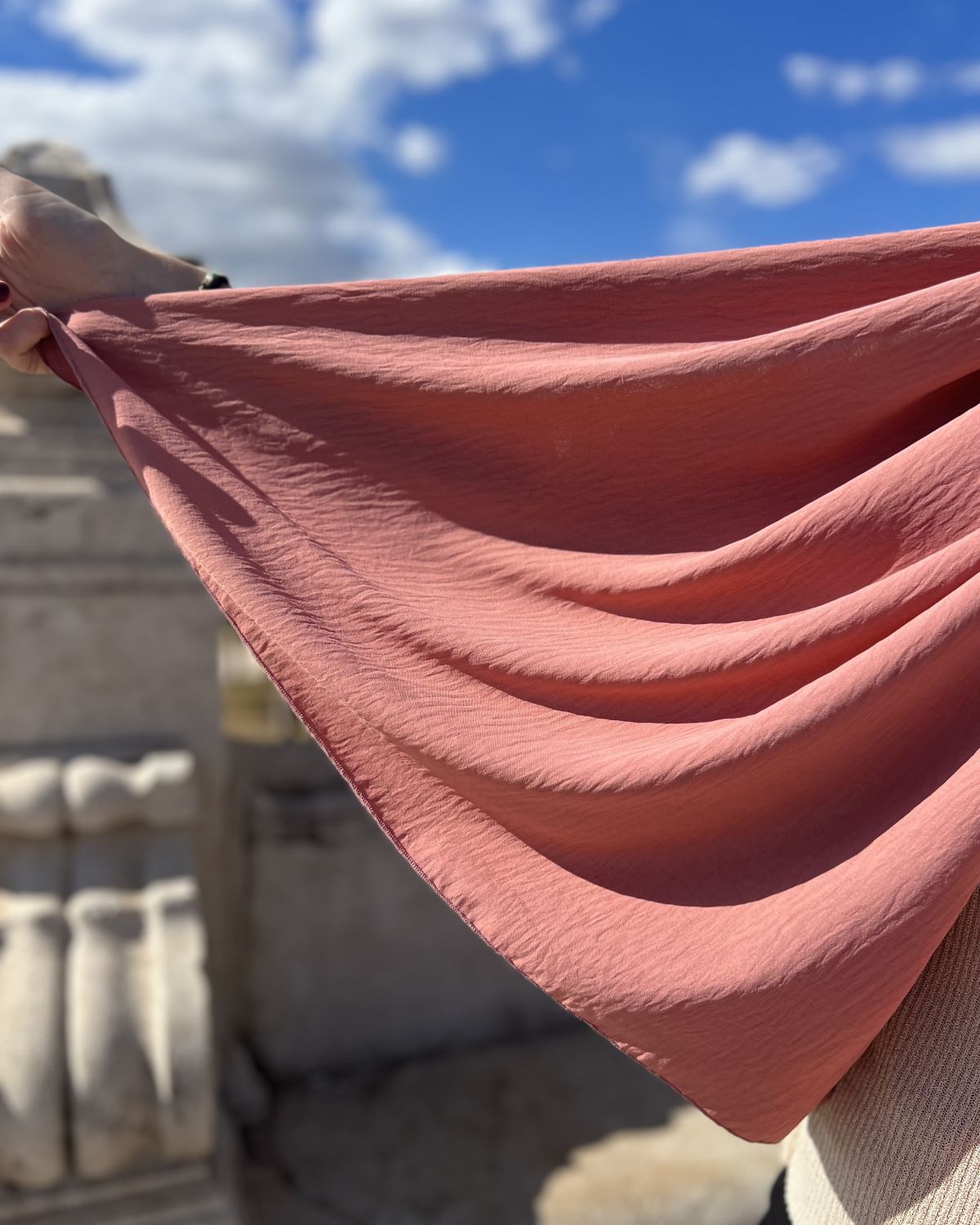 Foldable nude scarf