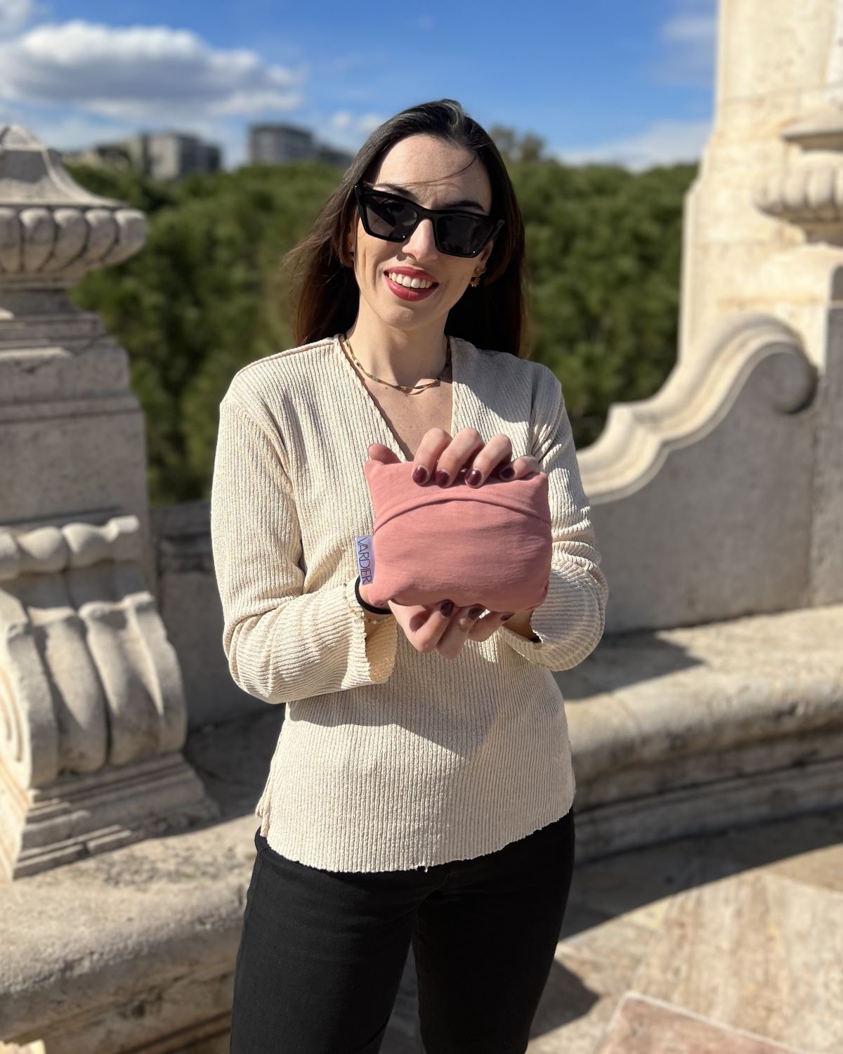 Foldable nude scarf
