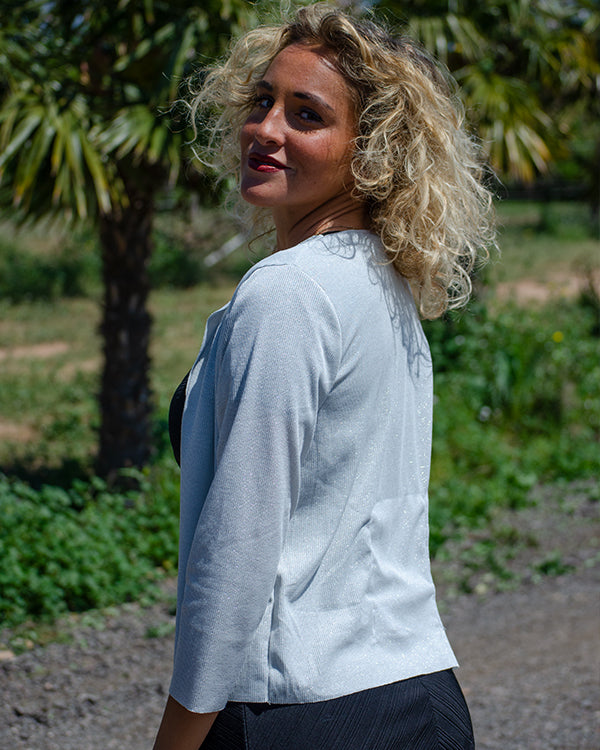 Jaqueta com glitter prateado leve embalável